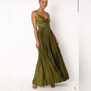 Petal & Pup Naira Pleated Maxi Dress Sz 8